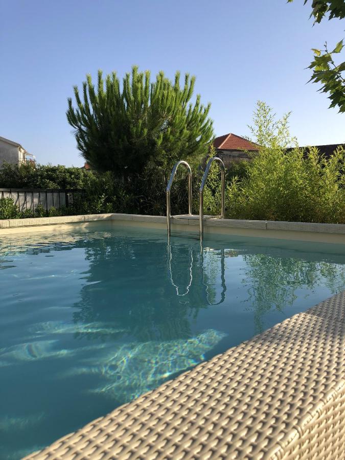 Apartments Zebra Тиват Экстерьер фото