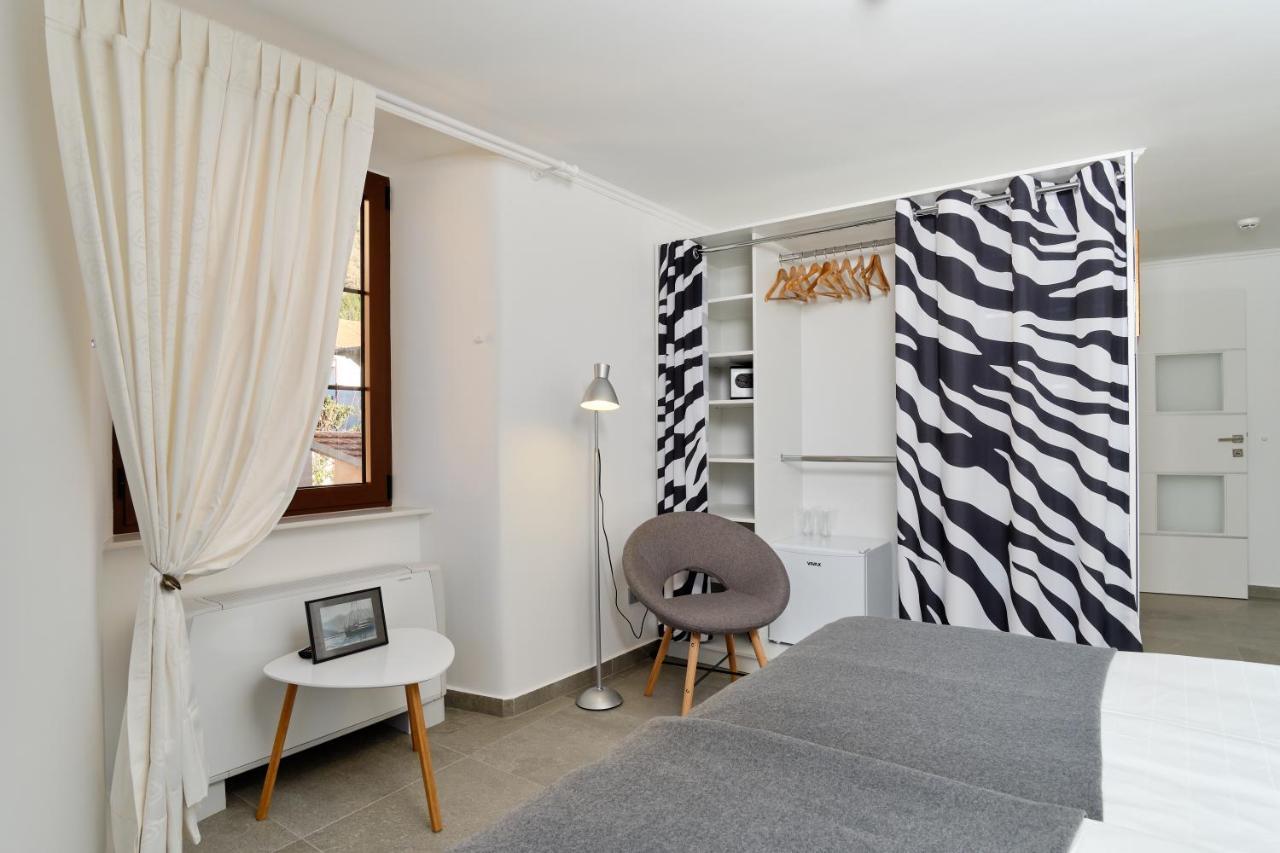 Apartments Zebra Тиват Экстерьер фото